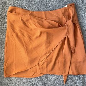 ✨✨3 for 30✨✨Listicle mini wrap skirt.